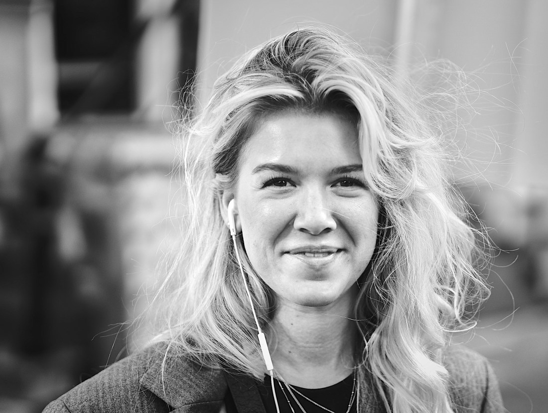 portret-v-blondhoxton - 1 kopiebw2