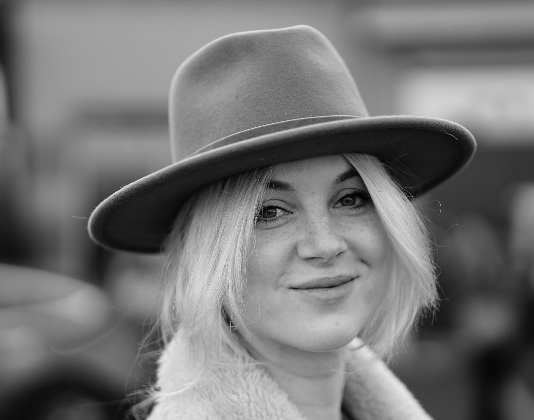 portret-v-hoed-blond - 1 kopie