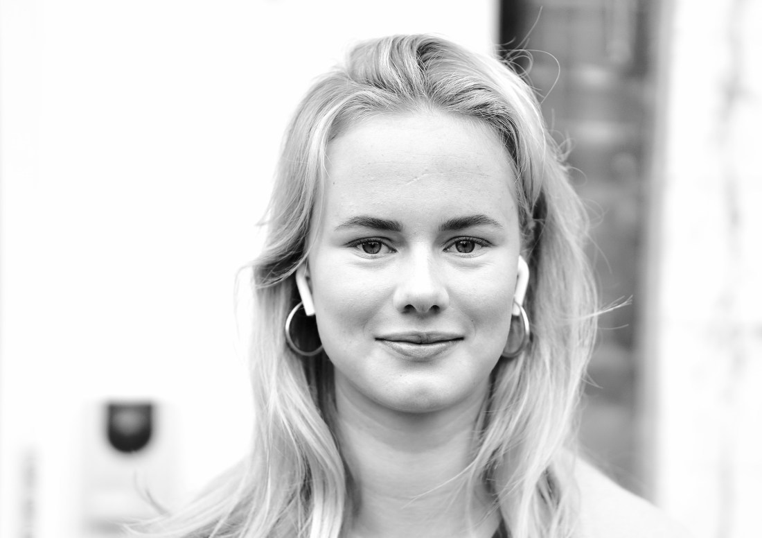 portret-v-blond-oortjes - 1 kopiebw