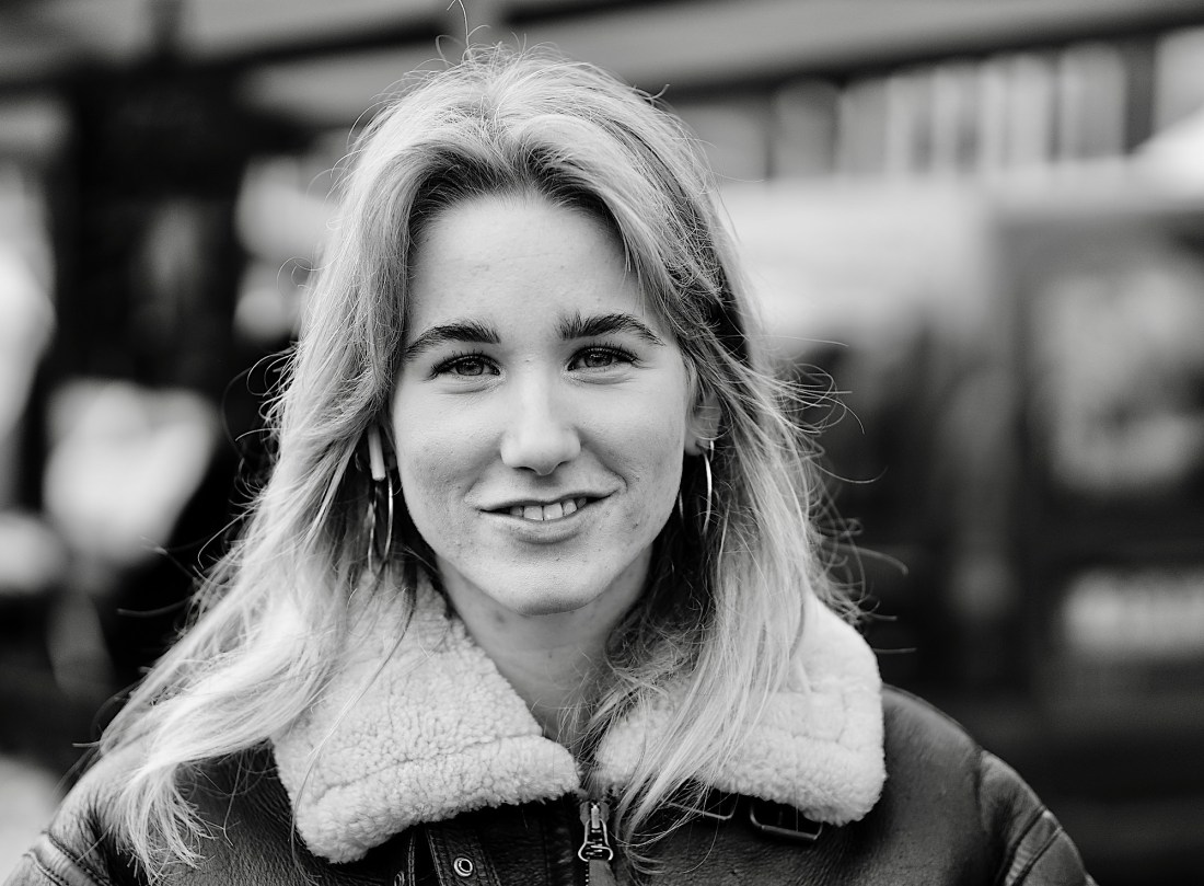 portret-v-bl-kraag - 1 kopie