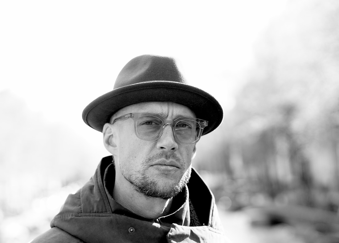 portret-m-lhoedbril eng - 1